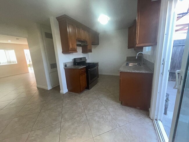 Photo - Spacious 2bed 1.5bath Apartment near Beach Blvd & Talbert Ave