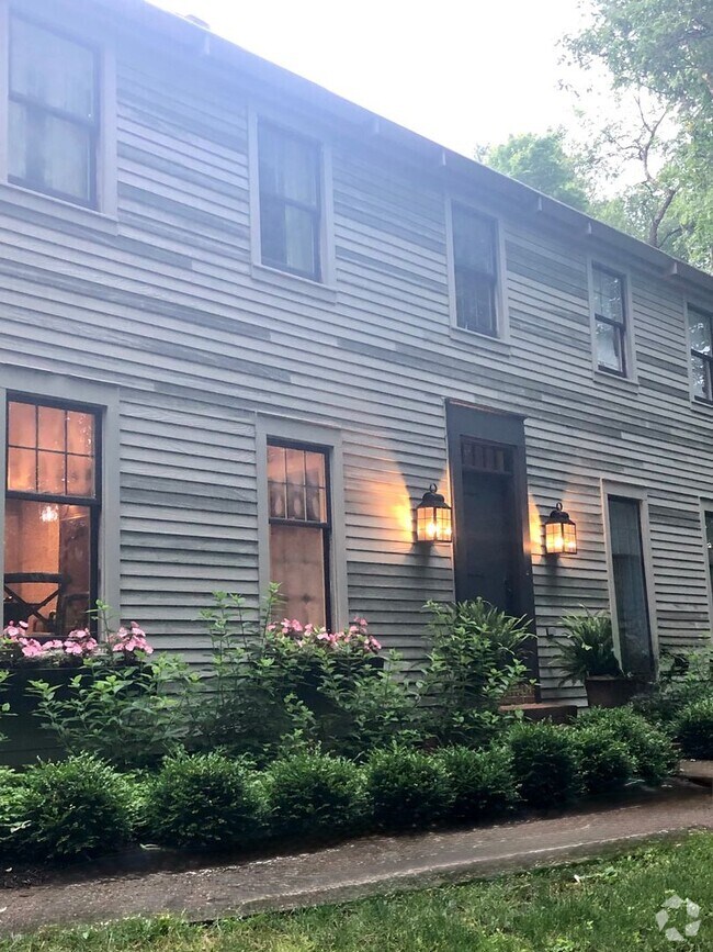 Building Photo - Exquisite home in Fox Chapel