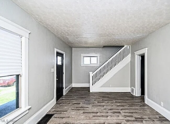 Photo - 1628 Clark Ave SW