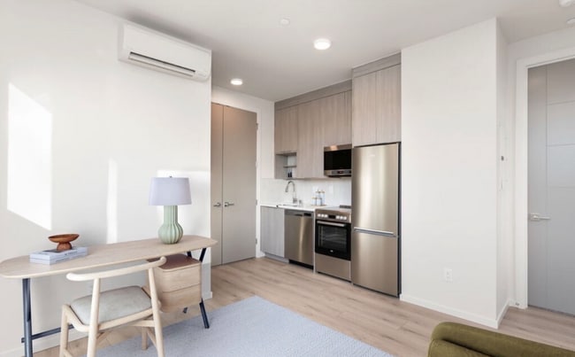 Building Photo - 2921A Franklin Ave E Unit The Eastlake Perch