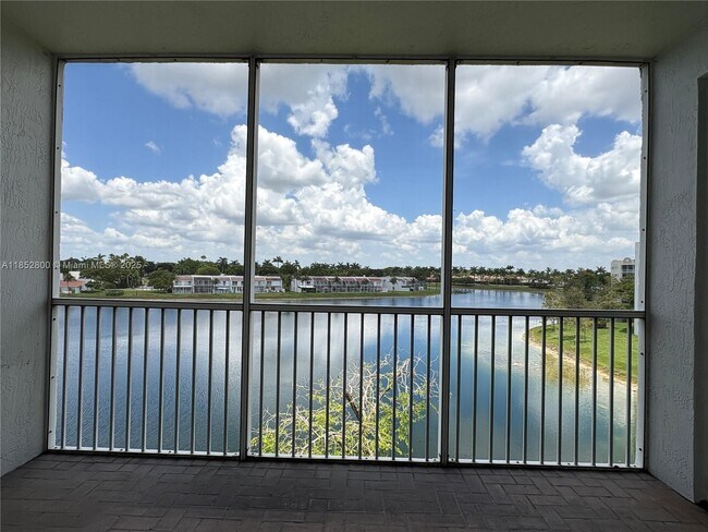 Building Photo - 10730 NW 66th St Unit 410 Rental