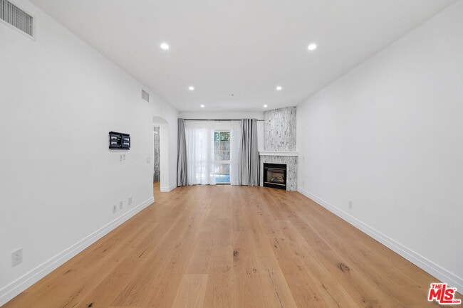 Photo - 851 N San Vicente Blvd Unit 117