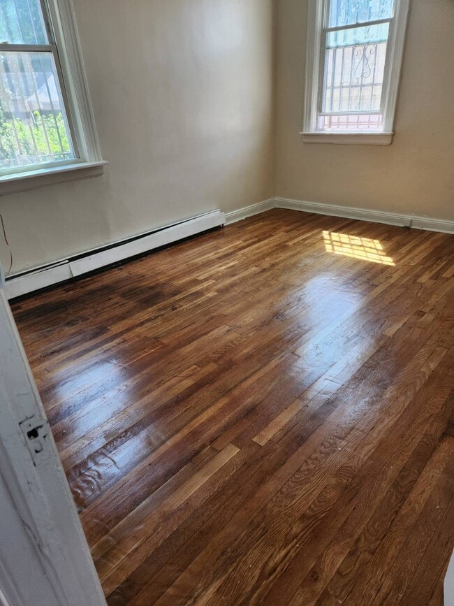 Building Photo - 117-12 Smith St Rental