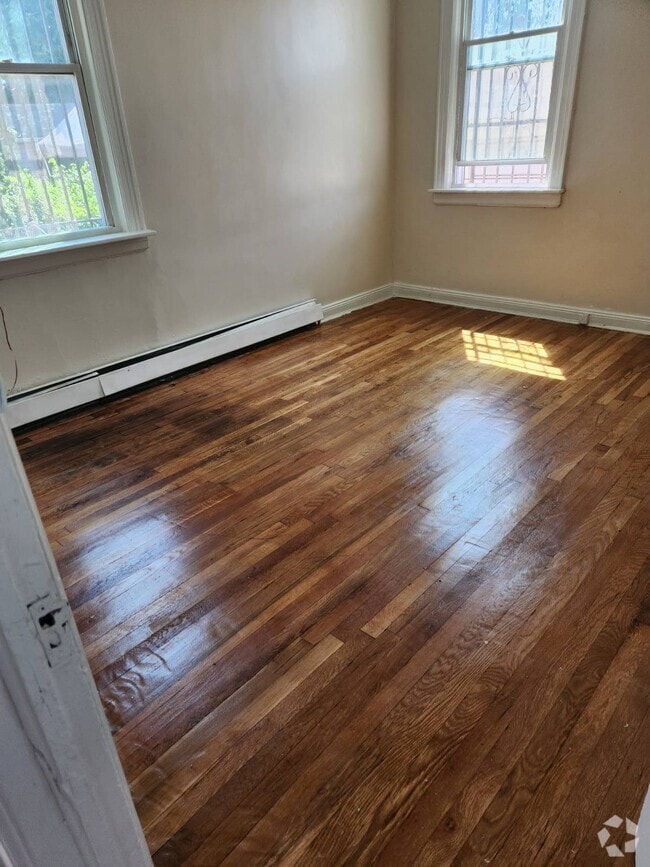 Building Photo - 117-12 Smith St Rental