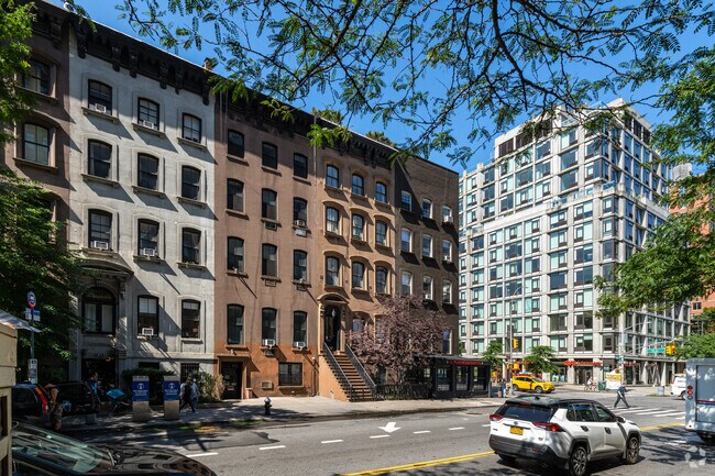 Photo - 468 W 23rd St