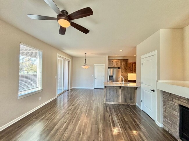 Photo - 2965 Yew Park Ln