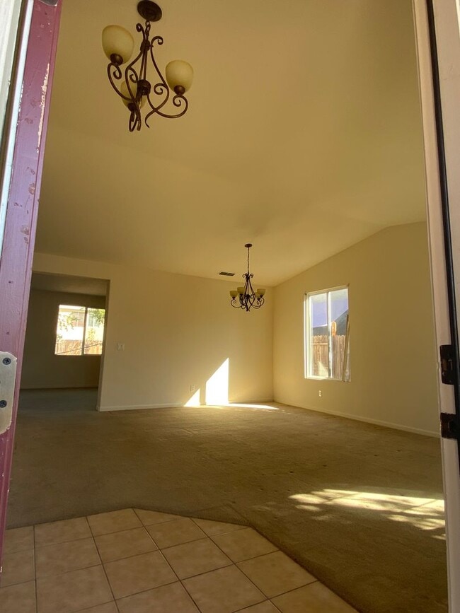 Photo - Lincoln 4 bedroom on quiet court.
