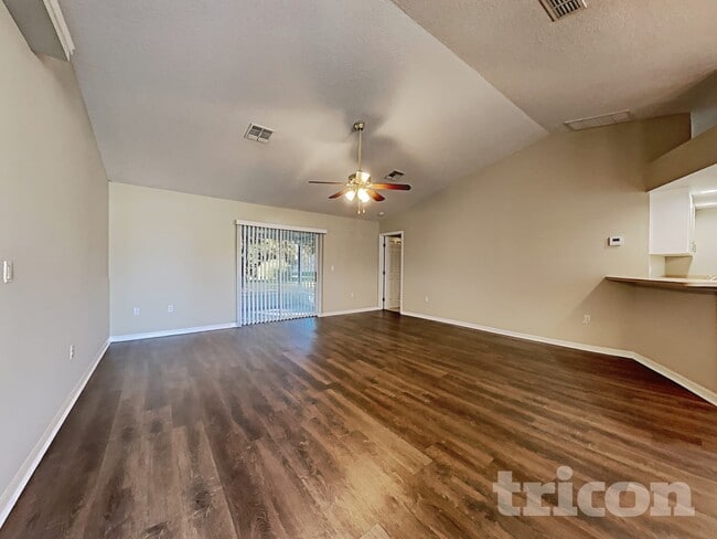 Photo - 3233 Ambassador Ave