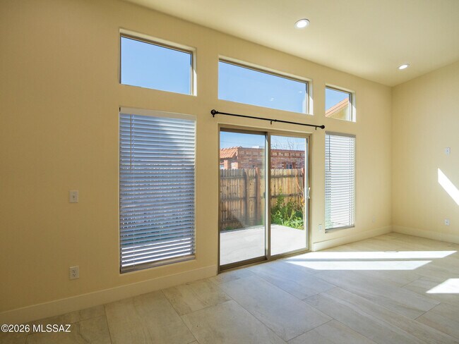 Photo - 1616 E Hedrick Dr