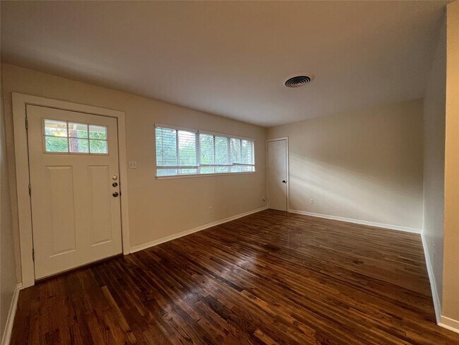 Photo - 907 Possum Trot St