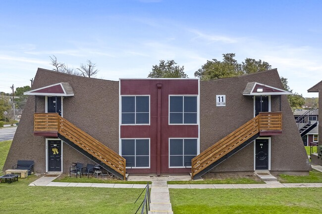 Green Oaks at Medical Apartments