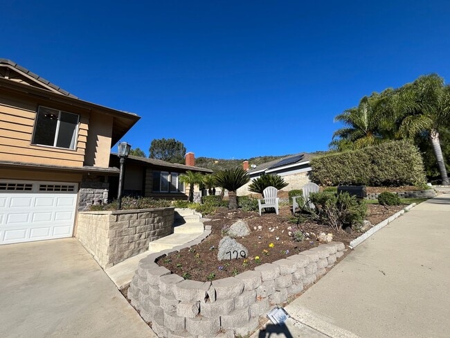 Photo - MOUNTAIN VIEWS!! Newbury Park 4+2.5 w/family rm, 2 fireplaces, cul-de-sac!