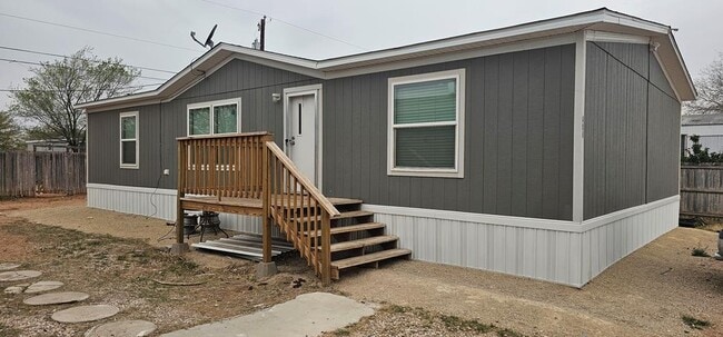 Building Photo - 408 SE 9th St