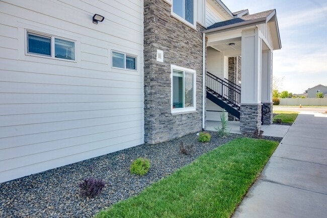 Photo - Experience Caldwell Living: Beautiful 3 Bedroom Apartments! Unit V201