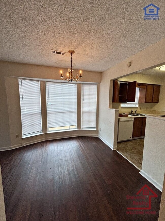 Photo - 459 Oriole Dr