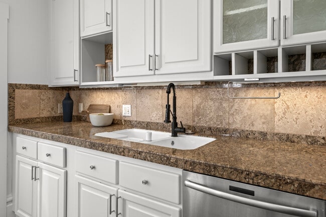 Kitchen - 115 Magnolia St