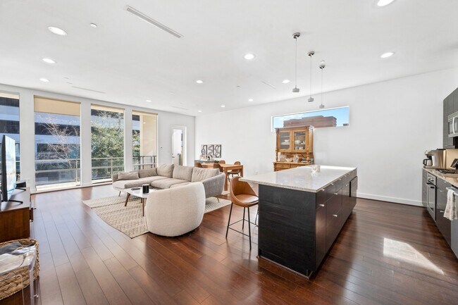 Photo - 3302 Lake St Unit 1