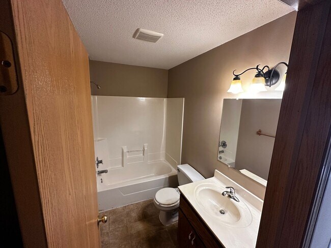 Photo - 812 6th Ave NE Unit 3