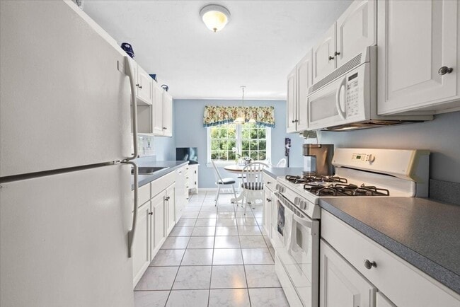 Photo - 822 Thayer St