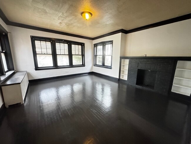 Photo - 8519 S Paulina St