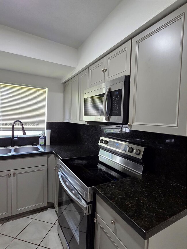 Photo - 400 NE 142nd St