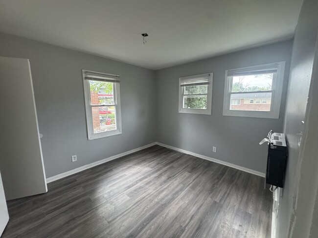 Photo - 1735 Meadow Ln