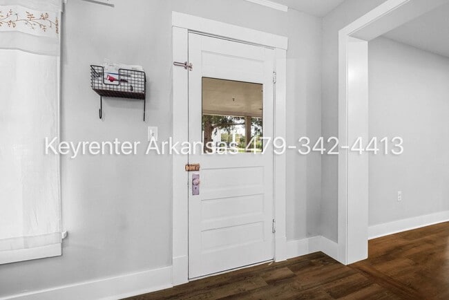 Photo - Charming 1 Bedroom Cottage-Style Home with Spacious Yard