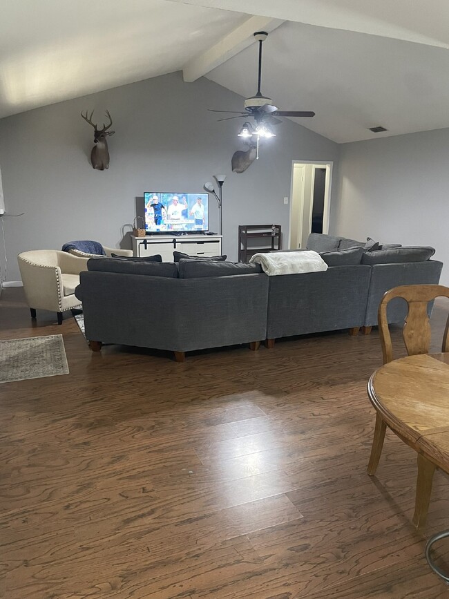 Photo - Lovely 3 bedroom 2 bath brick home in exce...