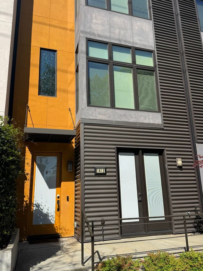 Building Photo - Work Downtown?