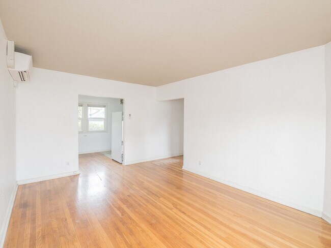 Photo - 919 NE Alberta St