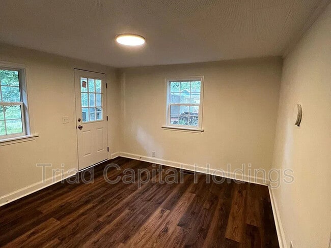 Photo - 4145 Lexwin Ave