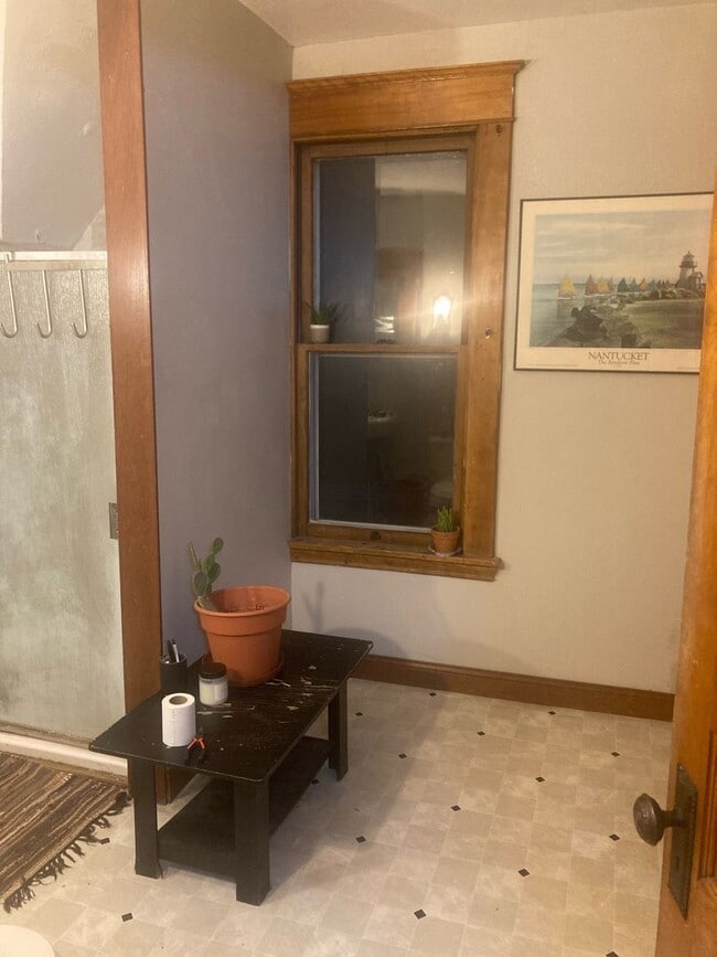 Photo - Huge house! Prime Location!! Available 6/1/24