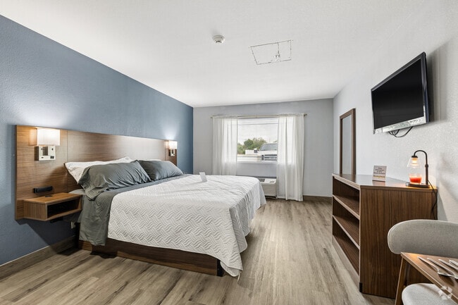 1BR, 1BA - 300SF -