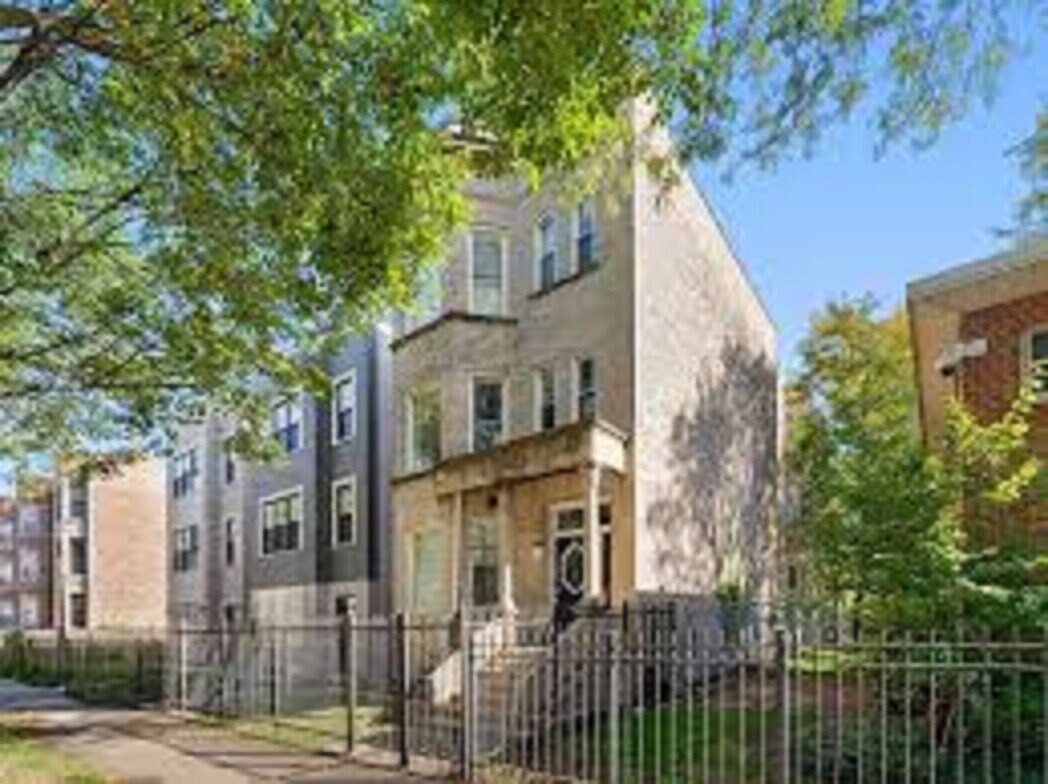 Photo - 4437 S Prairie Ave Unit 1