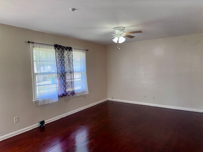 Photo - 430 Windsor Dr