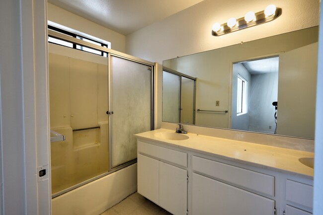 Photo - 1290 Elm Ave Townhome