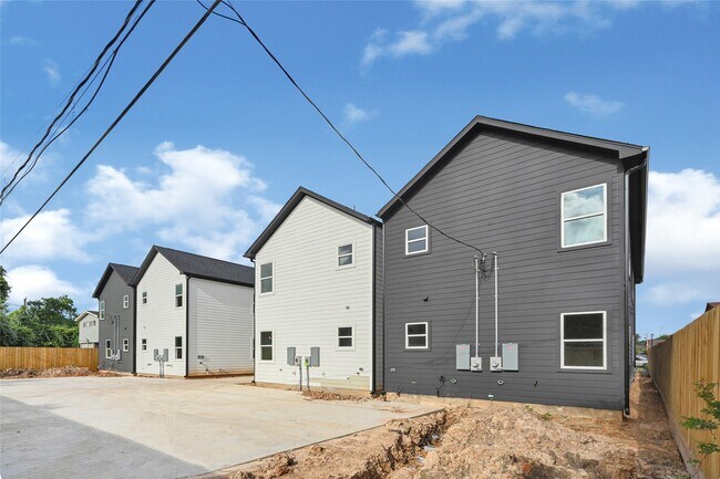 Photo - 418 Clinton Park St Unidad 1-4