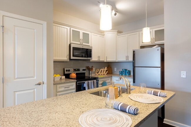 Photo - Hawthorne at Leland