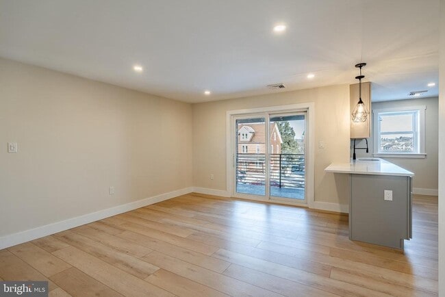 Building Photo - 530 Washington Ave Unit 1 Rental