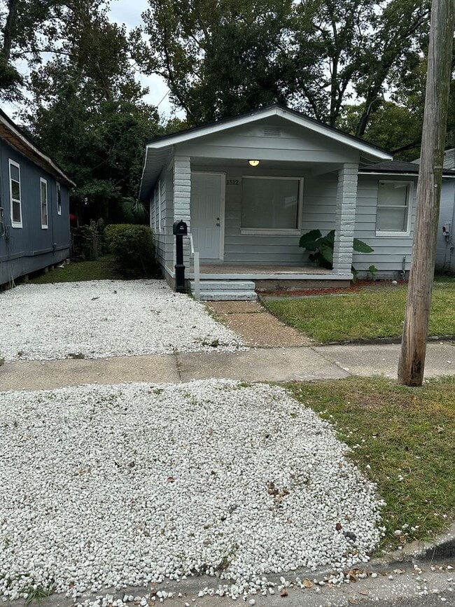 Photo - **Move in ready - 3/2 Renovated single family home