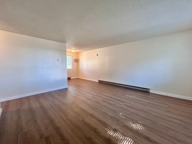 Photo - Ground-Level 1 Bedroom with Private Yard, A/C & In-Unit Laundry