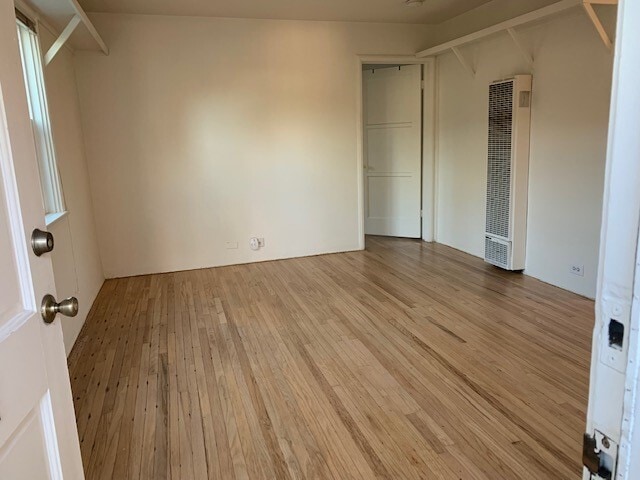 Front Door into Living room - 4017 Lyceum Ave Unidad 4017