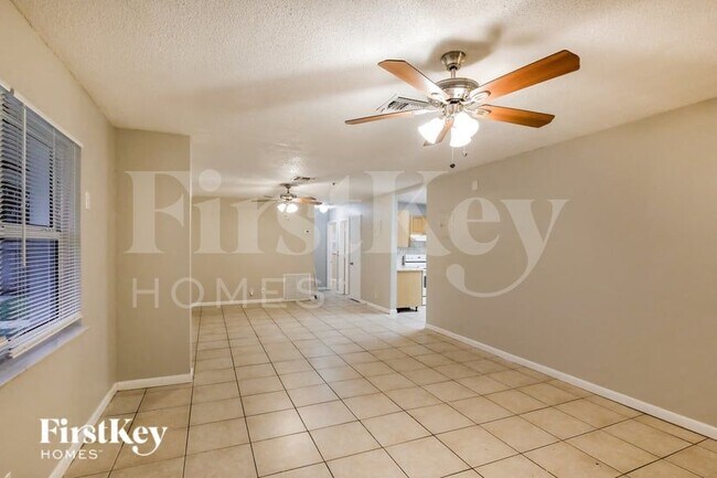 800 SW 9th Ct