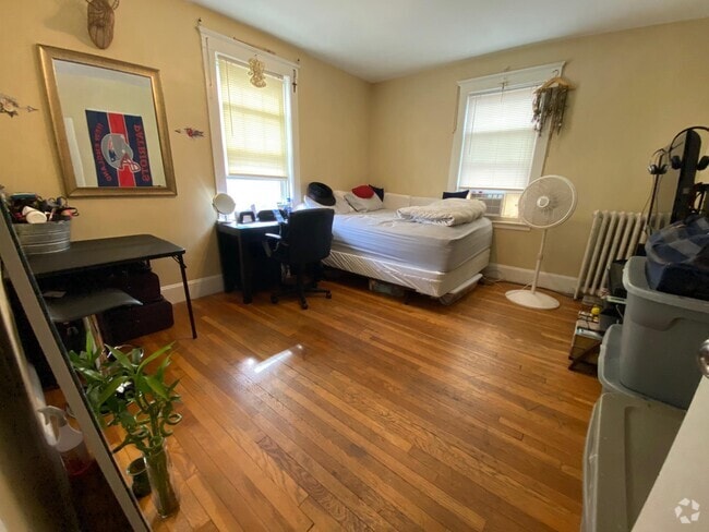 Building Photo - 22 Chiswick Rd Unit 1 Rental