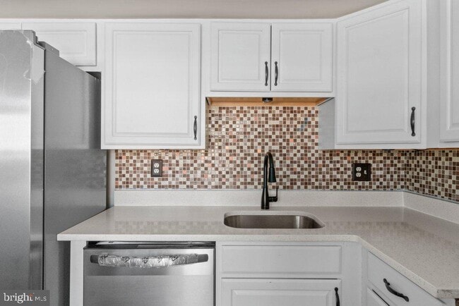 Building Photo - 5 Bardia Ct