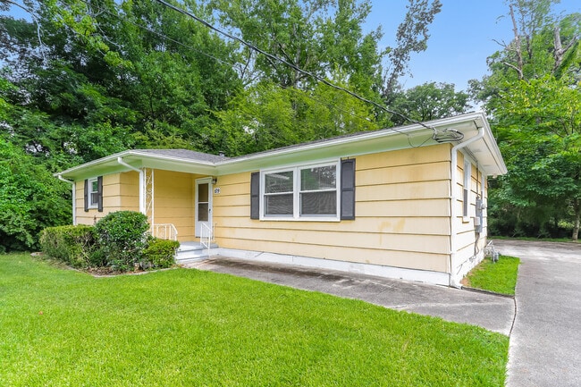 Building Photo - 109 Howle Ave