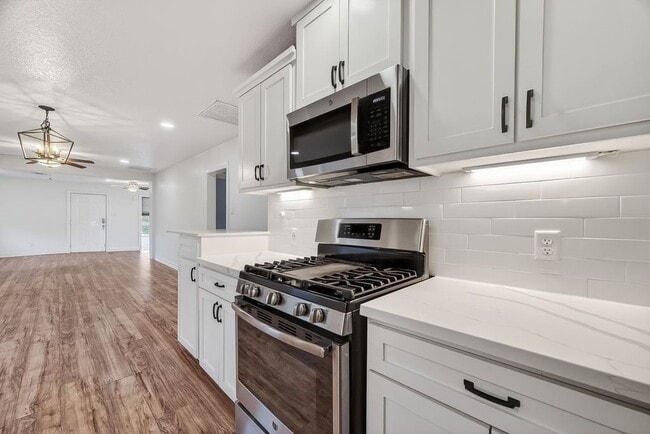 Photo - 4520 Sharon St