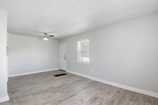 Photo - 6318 Laramie St