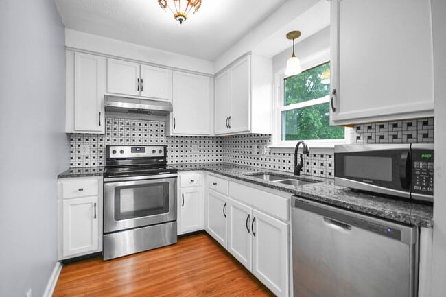 Photo - Pet Friendly Four Bedroom with Basement!