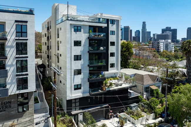 Foto alternativa - Patton Towers